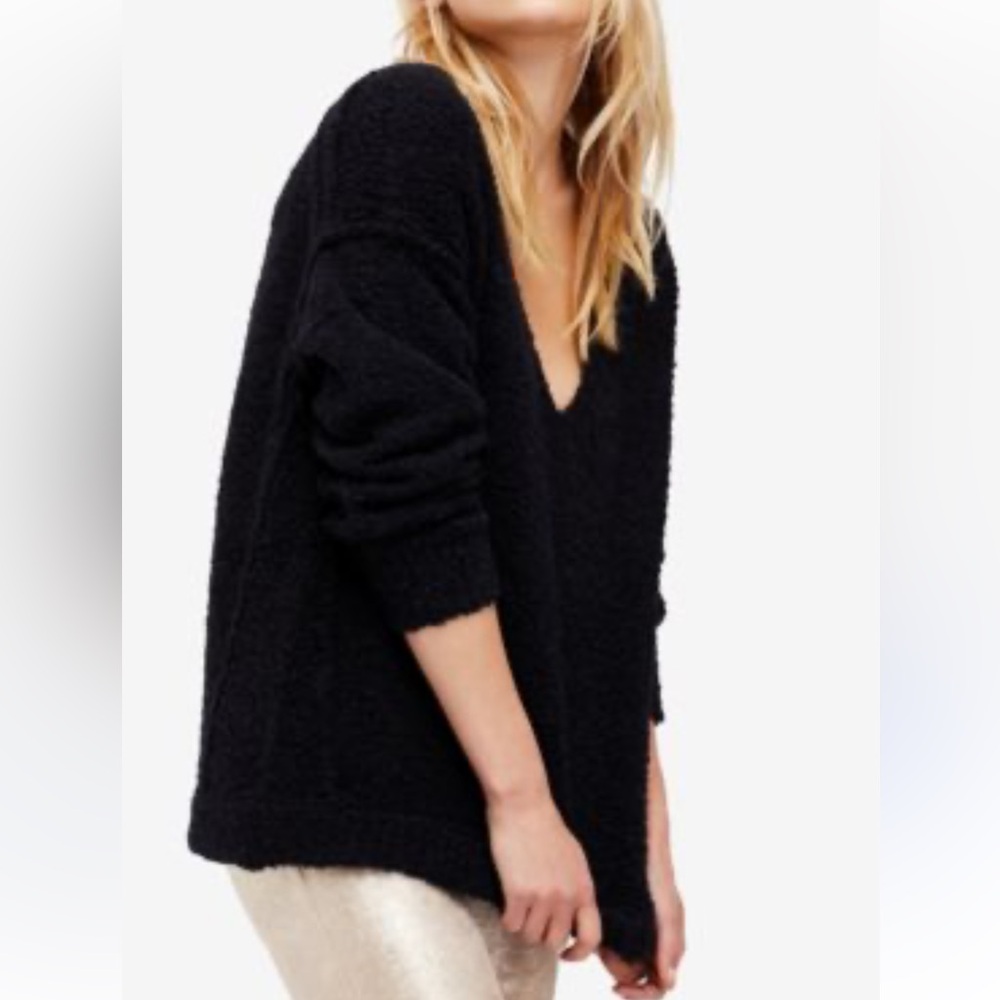 Free people women’s Lofty Bouclé-Knit Sweater  Black Long Sleve Sz Med EUC